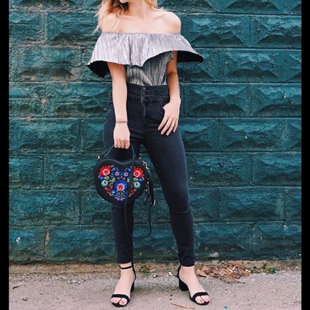 🎉Host Pick🎉 NEW Crossbody Heart-Shaped Purse